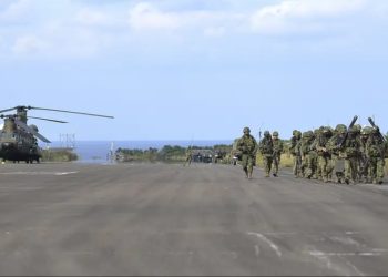 Japón planea adaptar 16 puertos y aeropuertos para defensa