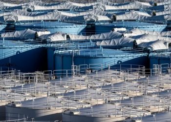 Japón suspende vertido de Fukushima tras fuerte sismo
