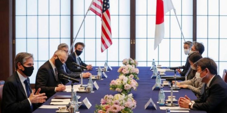 Japón y EE.UU.: â€œSi China usa la fuerza, nosotros responderemosâ€