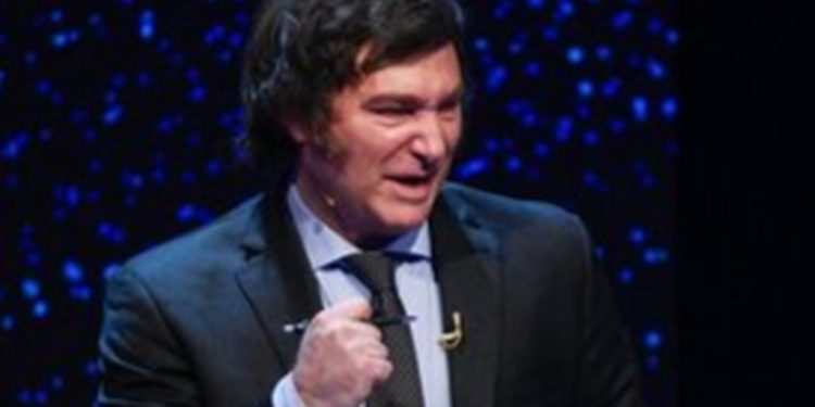 Javier Milei cierra campaña con ovacionado acto masivo en Argentina