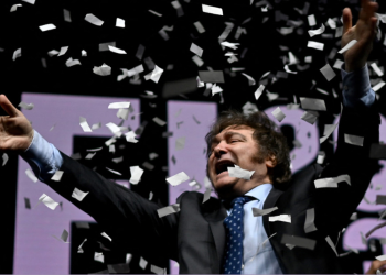 Javier Milei se impone en las primarias de Argentina, según los primeros datos oficiales