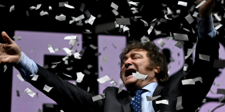 Javier Milei se impone en las primarias de Argentina, según los primeros datos oficiales