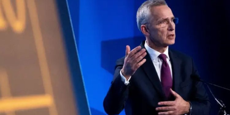 Jefe de la OTAN aprueba la ofensiva de Ucrania en Rusia