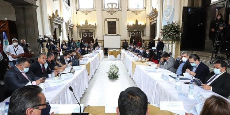 Jefes de bloque definen agenda: Congreso se enfocará en iniciativas clave y derechos humanos