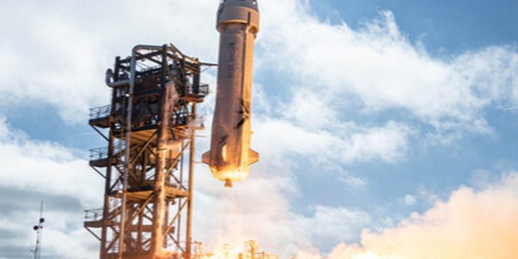 Jeff Bezos logra exitoso viaje al espacio con Blue Origin