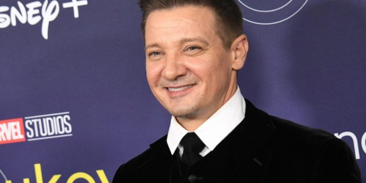 Jeremy Renner publica un video de su recuperación desde el hospital