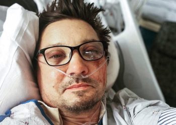 Jeremy Renner revela que se rompió más de 30 huesos en su accidente con una quitanieves