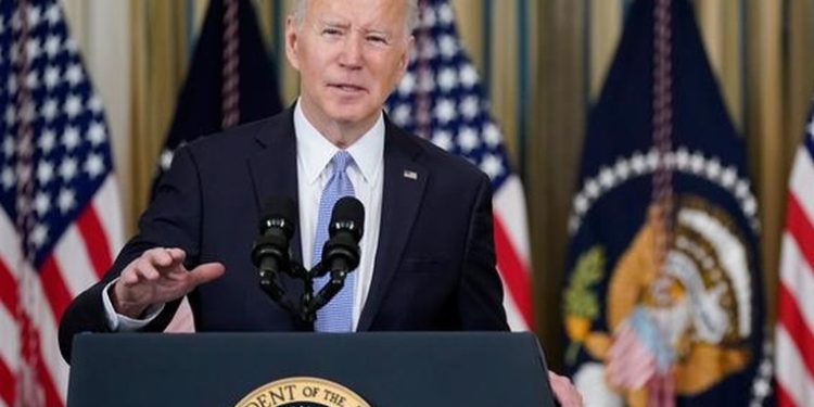 Joe Biden pide reunir pruebas para juzgar a Vladimir Putin como criminal de guerra