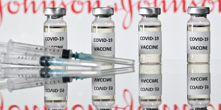 Johnson & Johnson retrasará el lanzamiento de su vacuna contra el covid-19 en Europa