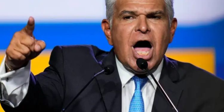 José Raúl Mulino asume la presidencia de Panamá