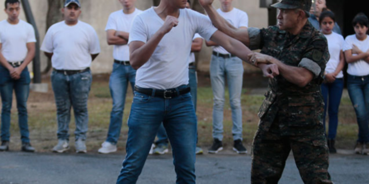 Jóvenes podrán prestar servicio cívico, ellos podrán optar a servicio social o servicio militar
