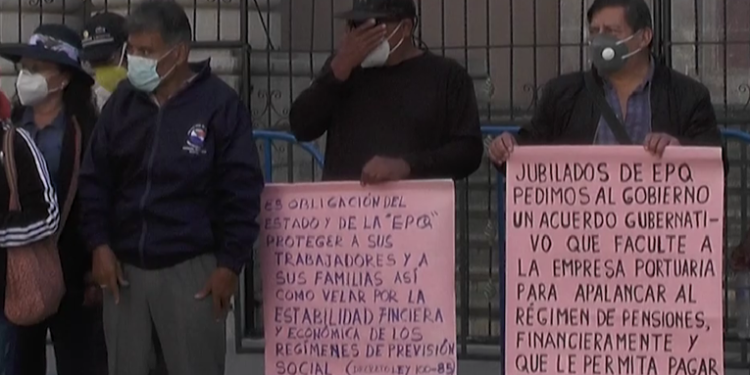 Jubilados portuarios protestan en busca de apoyo