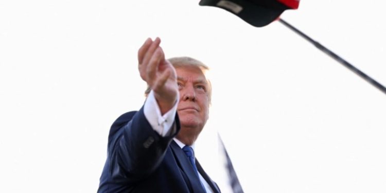 Juez de Nueva York declara a Trump en desacato por no cumplir con citación judicial