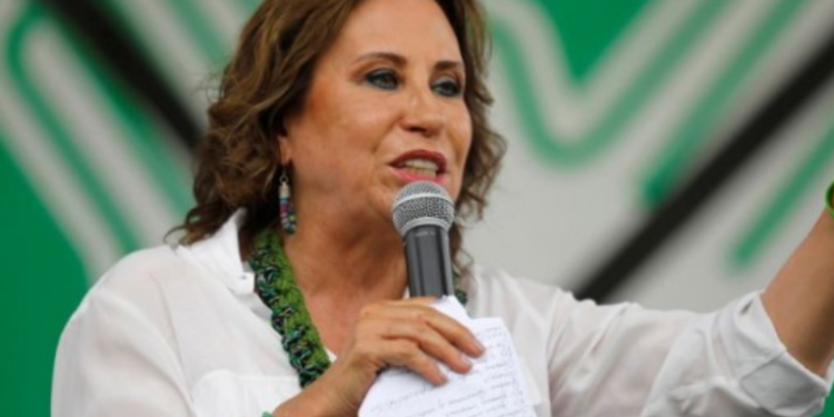 Juez niega solicitud a Sandra Torres para viajar a Panajachel, Monterrico y Escuintla