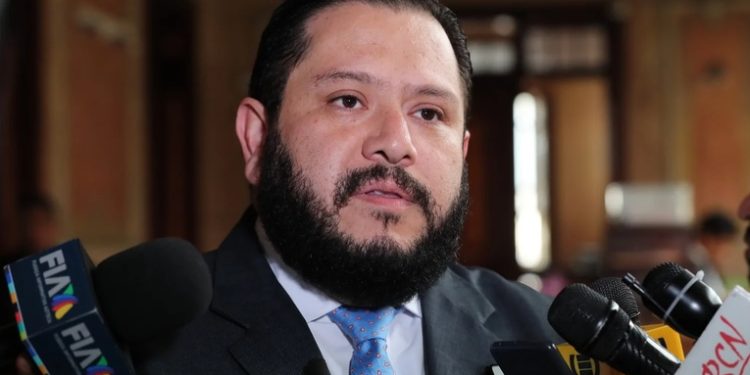 Juez toma medidas legales contra el jefe del Registro de Ciudadanos por su decisión en caso Semilla