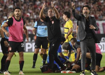 Jugador chileno convulsiona en pleno partido contra el Boca Juniors