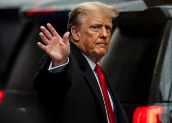 Juicio penal a Donald Trump es aplazado al 15 de abril