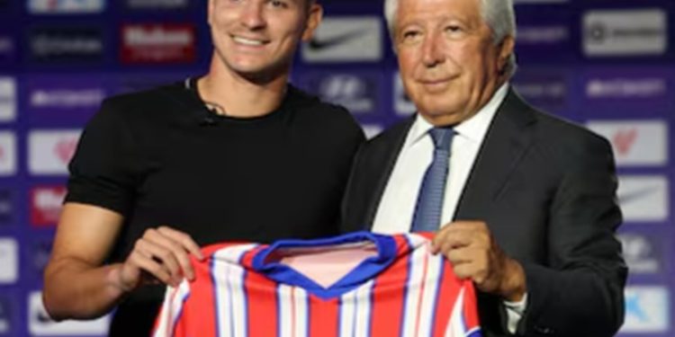 Julián Alvarez: 'Cuando llegué al Atlético me puso muy feliz que la gente siguiera tanto mi vuelo'