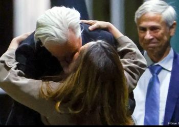 Julian Assange llega a Australia tras formalizar su libertad