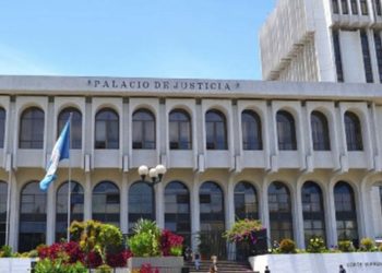 Julio Héctor Estrada propone moción para interrumpir interpelación al canciller y discutir presupuesto 2025