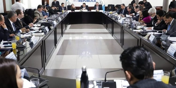 Junta de jefes de bloque define agenda parlamentaria para la semana