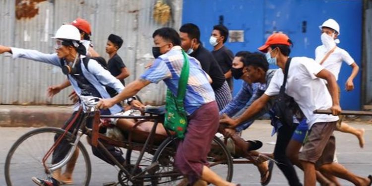 Junta militar birmana amenaza y mata a médicos y enfermeras porque atienden a manifestantes