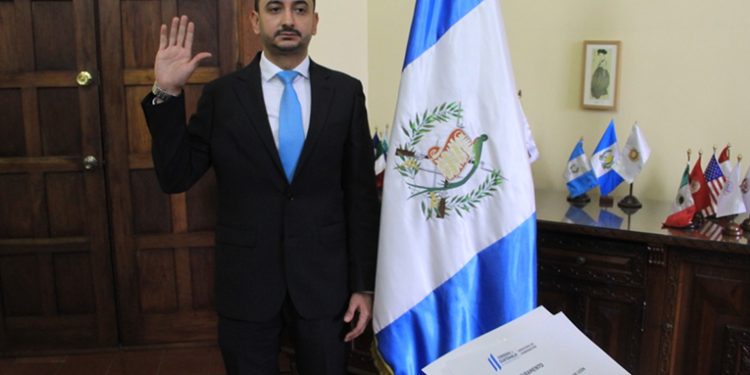 Juramentan a Fernando Manolo Rodas de León como Quinto Viceministro Antinarcótico