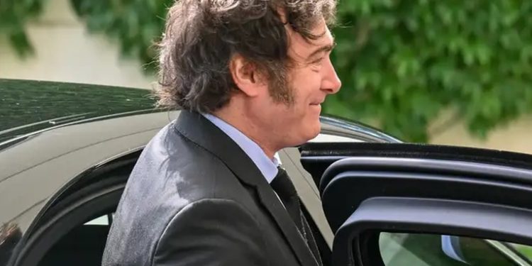 Justicia argentina protege información sobre perros de Milei