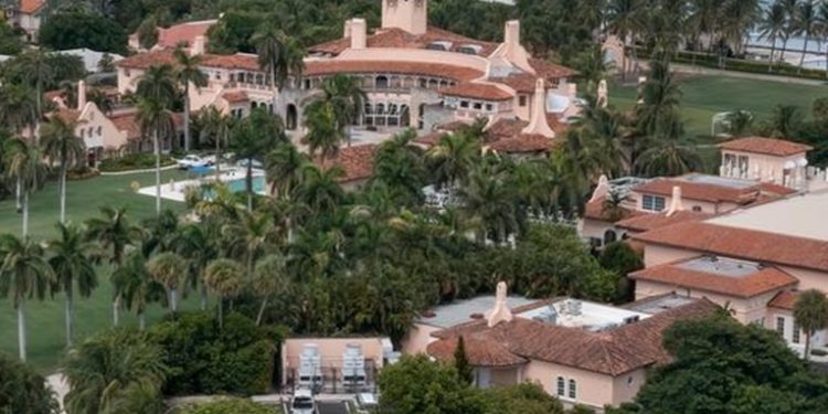 Justicia de EE.UU. se opone a publicar motivos del allanamiento en casa de Trump