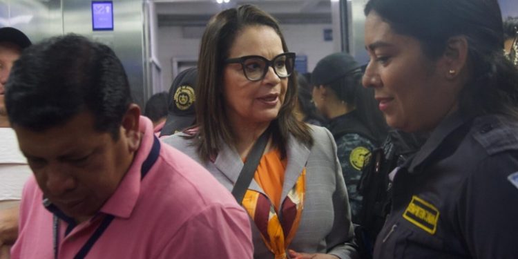 Juzgado rechaza solicitud de Roxana Baldetti y mantiene embargo sobre sus cuentas