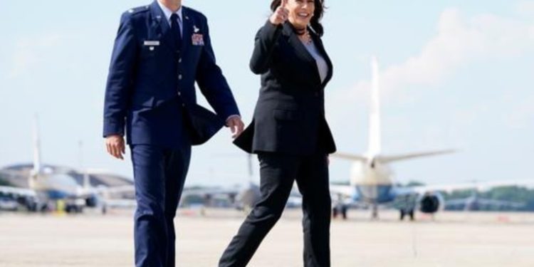 Kamala Harris inicia viaje oficial a Guatemala y México