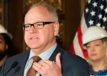 Kamala Harris nombra a Tim Walz candidato a vicepresidente