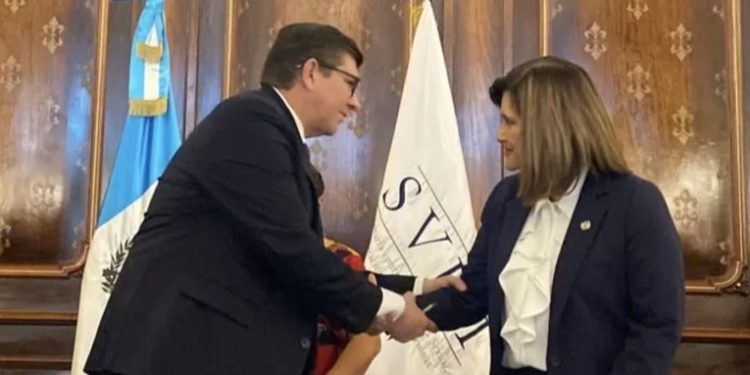 Karin Herrera y Estuardo Rodríguez presentan nueva política migratoria para atención integral a retornados