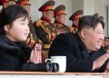 Kim Jong-un aparece de nuevo con su hija en un acto público