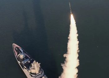 Kim observa prueba de misiles desde nuevo destructor