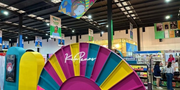 KitaPenas deslumbra en FILGUA 2025 con un stand que une culturas y celebra la lectura