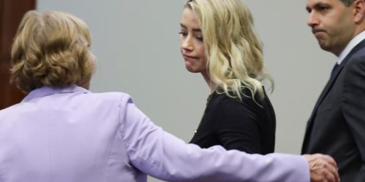 La abogada de Amber Heard dice que apelará el veredicto