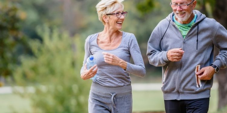 La actividad física puede tener más impacto en la longevidad femenina que la genética