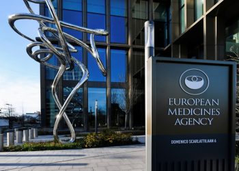 La Agencia Europea de Medicamentos concluye que los beneficios de la vacuna de AstraZeneca son mayores que los riesgos