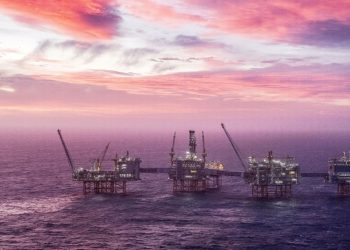 La caí­da del dólar dispara los precios del petróleo tras siete dí­as de descenso