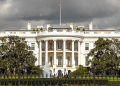 La Casa Blanca acusa a la OPEP+ de alinearse con Rusia tras la decisión de recortar la producción de petróleo