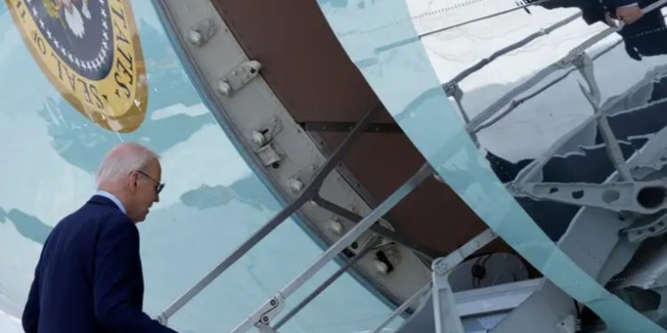 La Casa Blanca anuncia que Biden dio positivo a COVID-19