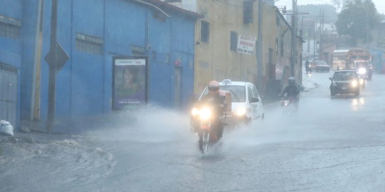 La CONRED identifica al menos diez mil 800 puntos de riesgo en el paí­s a causa de las lluvias
