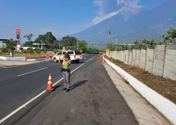 La CONRED inició la evacuación de habitantes en dos comunidades ante posible erupción del volcán de Fuego