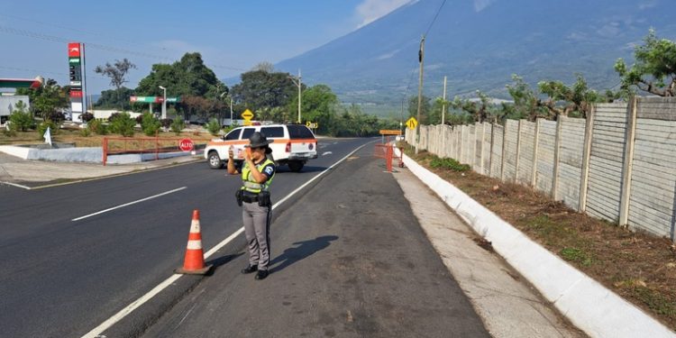 La CONRED inició la evacuación de habitantes en dos comunidades ante posible erupción del volcán de Fuego