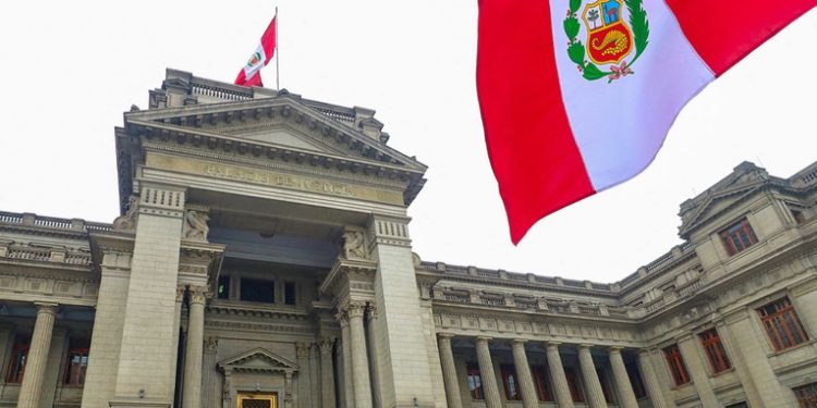 La Corte Suprema de Perú deja sin efecto la reducción de penas a violadores bajo la presión social