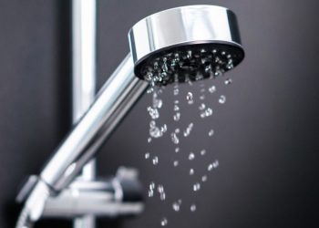 La crisis energética obliga a los neerlandeses a reducir las duchas a 5 minutos