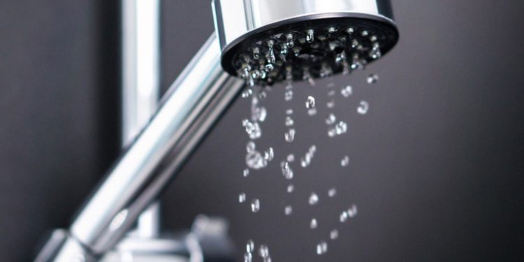 La crisis energética obliga a los neerlandeses a reducir las duchas a 5 minutos