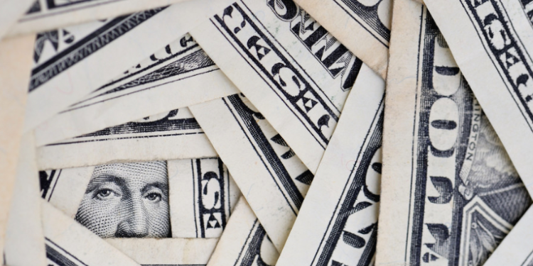 La deuda de los hogares de EE.UU. supera los 17 billones de dólares por primera vez