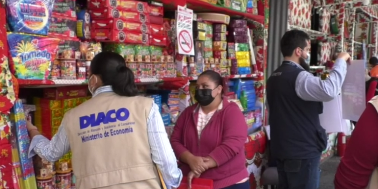 La DIACO continúa inspeccionando la venta de juegos pirotécnicos